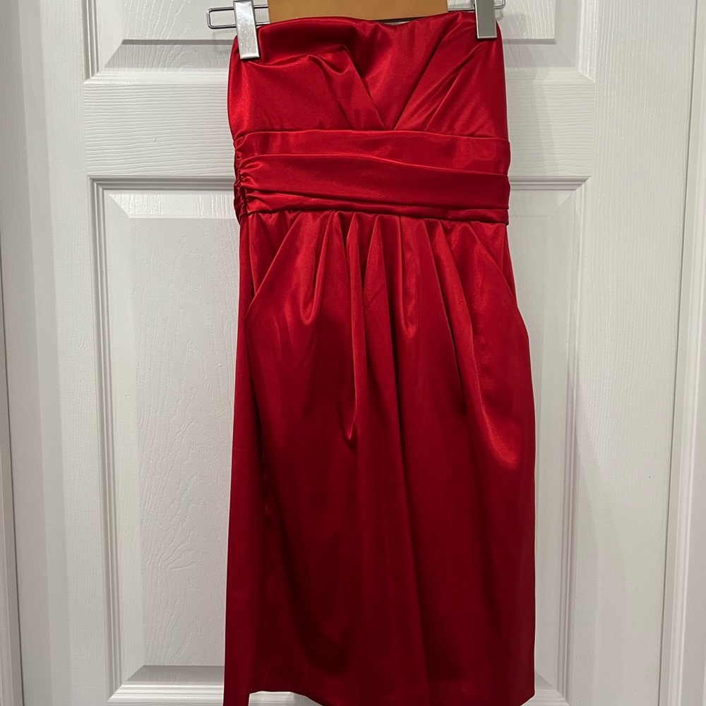 Elegant Red Strapless Dress